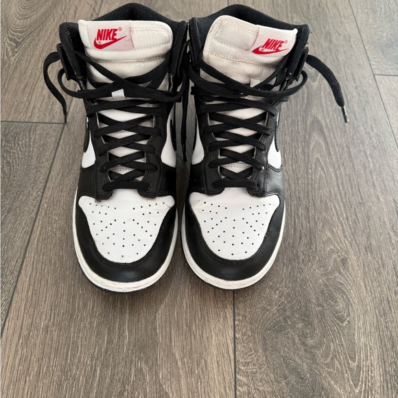 Nike Panda Dunks - Picture 2 of 3